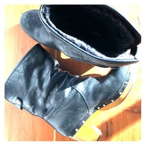 UGG Lynnea Shearling Clog Boot (black)